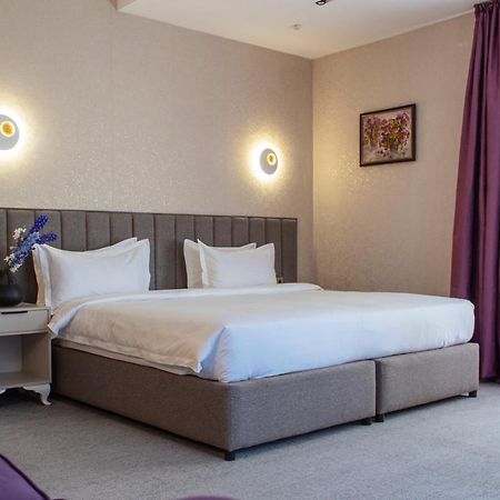 Orient Hotel Bishkek Ngoại thất bức ảnh