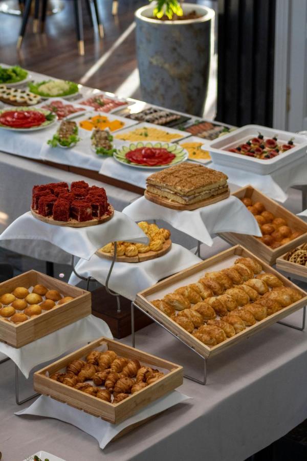 Orient Hotel Bishkek Ngoại thất bức ảnh
