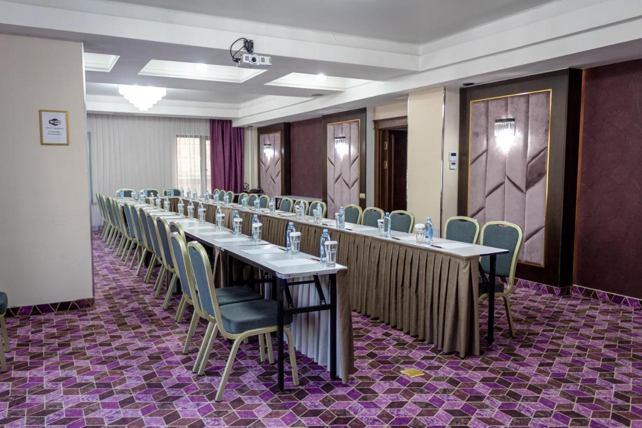 Orient Hotel Bishkek Ngoại thất bức ảnh