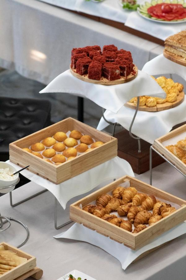 Orient Hotel Bishkek Ngoại thất bức ảnh