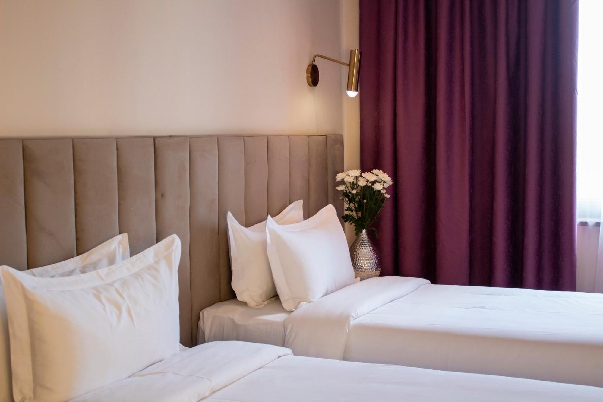 Orient Hotel Bishkek Ngoại thất bức ảnh
